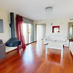 Elena Villa *